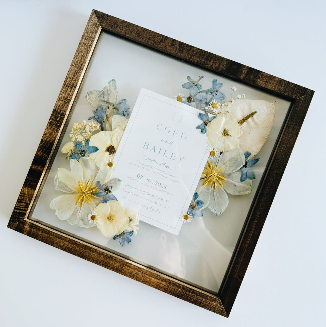Why Pressed Flower Keepsakes Make the Perfect Anniversary Gift